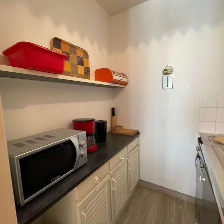 Lägenhet 2 Pieces Proche Avec Loggia - - Fr-1-224c-625