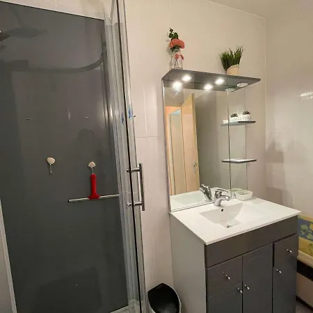 Lägenhet 2 Pieces Proche Avec Loggia - - Fr-1-224c-625